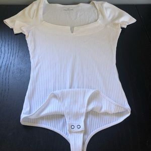 Hollister Medium White Ribbed Size Medium Bodysuit